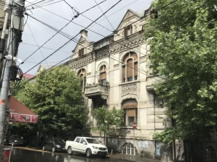 TBILISI: The Front Entrances of Sololaki. The City in Details