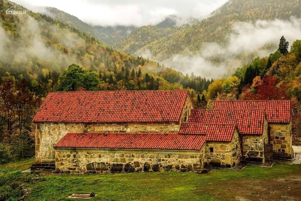Bateti Lake + Dzama Valley 1-Day Tour