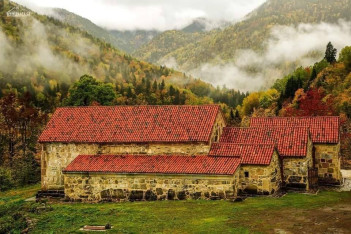 Bateti Lake + Dzama Valley 1-Day Tour