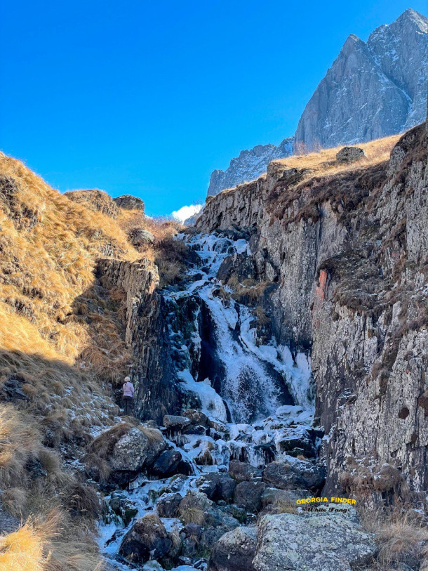 ჰაიქი: საყვიზარის სვეტები