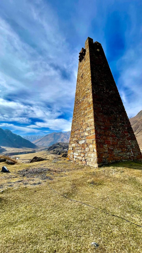 Hiking to the incredibly popular Sahizari rock columns  (georgian_adventures)