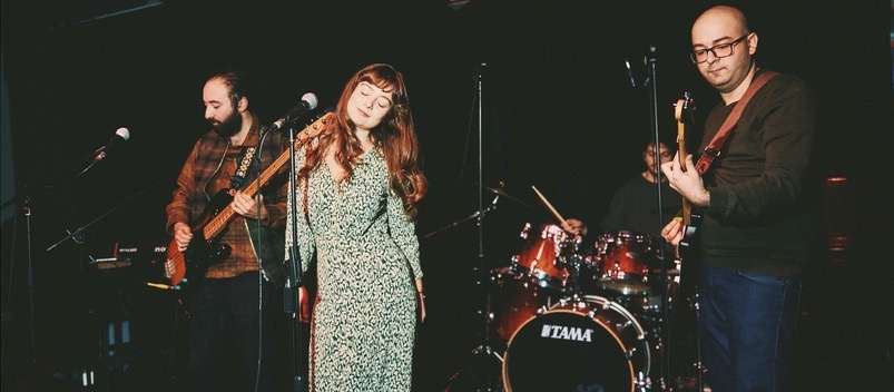 კოლექტივი At Paper Box Bar