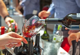 ღვინის ფესტივალი დედაენის პარკ-ში