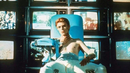 “The Man Who Fell to Earth” in fomo.cinema in September 14 at 15:00