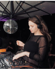 SALLY SI и UCHA