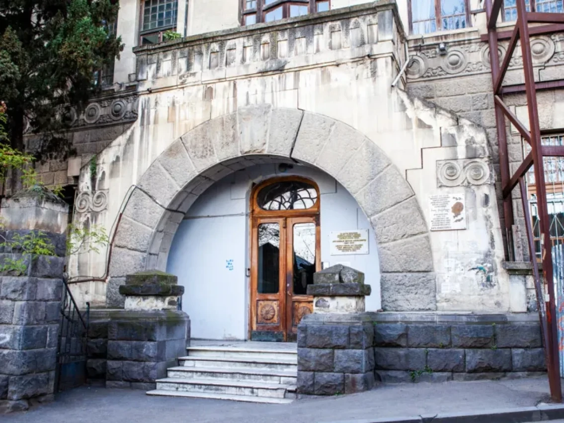 თბილისი: სოლოლაკი ზევიდან. ისტორიის რყევები. ექსკურსია ანა მადათოვის სახლში