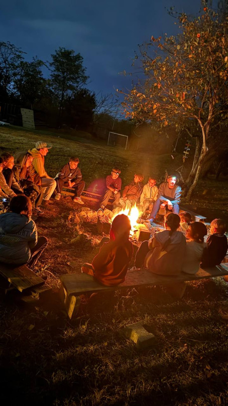 ღამისთევა ტყის სკოლაში