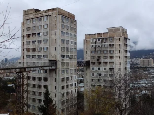 TBILISI: Exploring Saburtalo — Bridges, Mosaics, and Self-Built Homes
