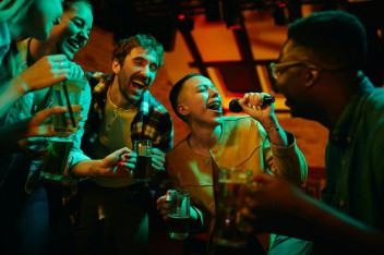 KARAOKE PARTY