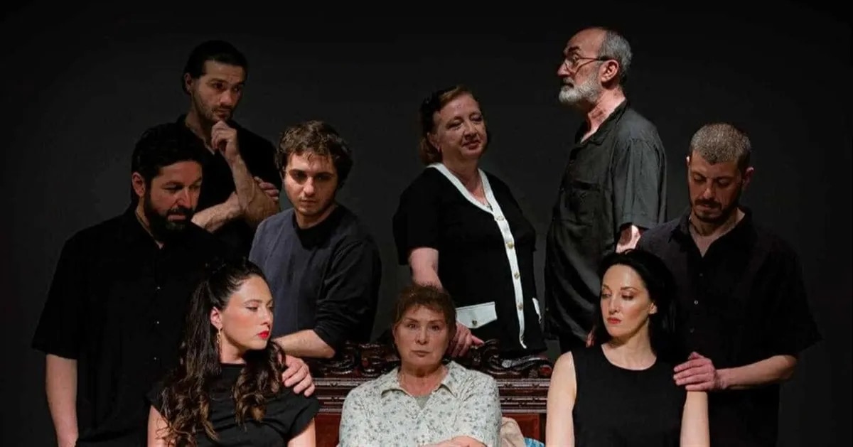 სახლი აგვისტოს მზეზე (პრემიერა)