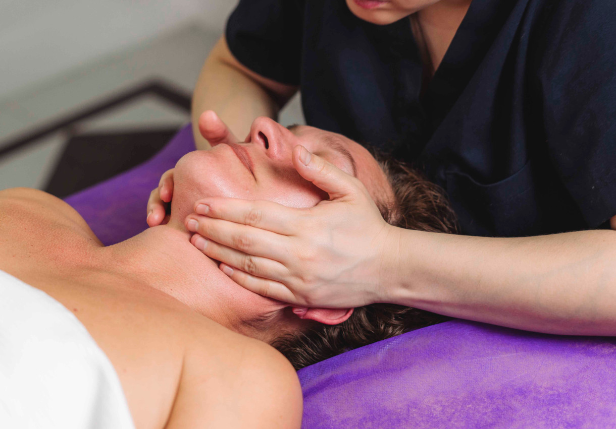 Face Sculpting Massage
