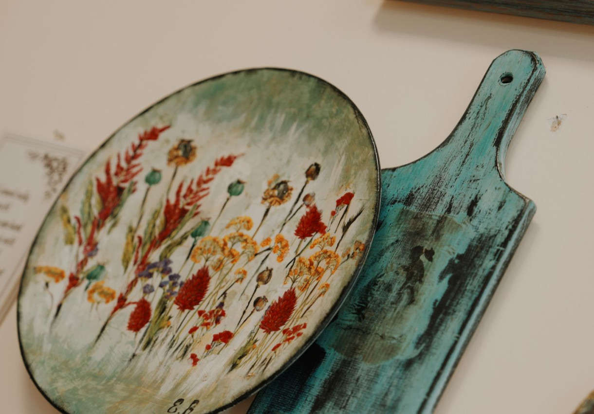 Decoupage of a Vintage Plate - 1532