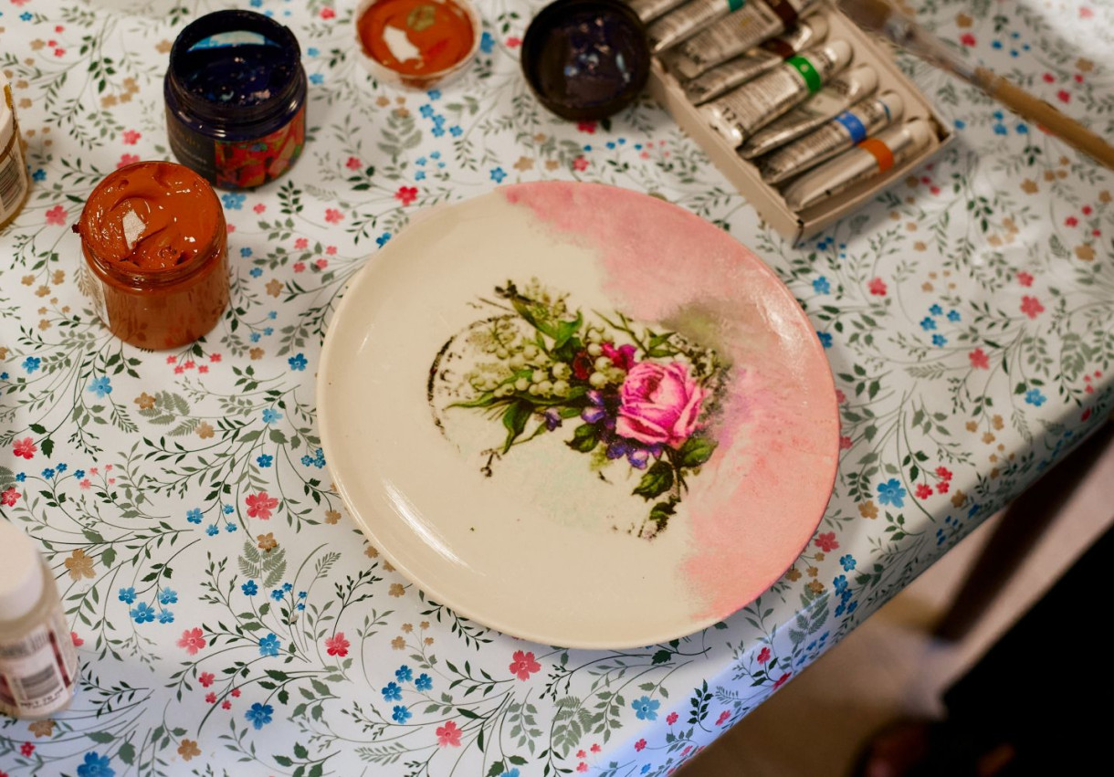 Decoupage of a Vintage Plate - 1537