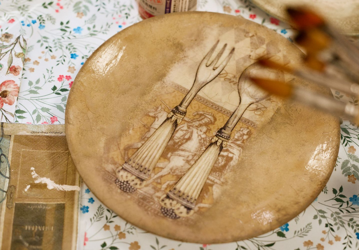 Decoupage of a Vintage Plate - 1540