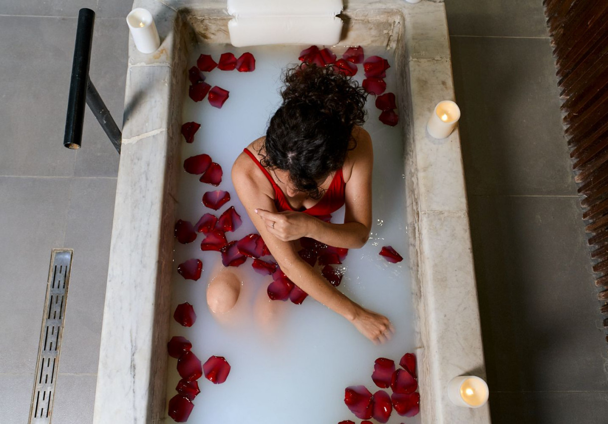 Cleopatra’s Milk Bath - 1607