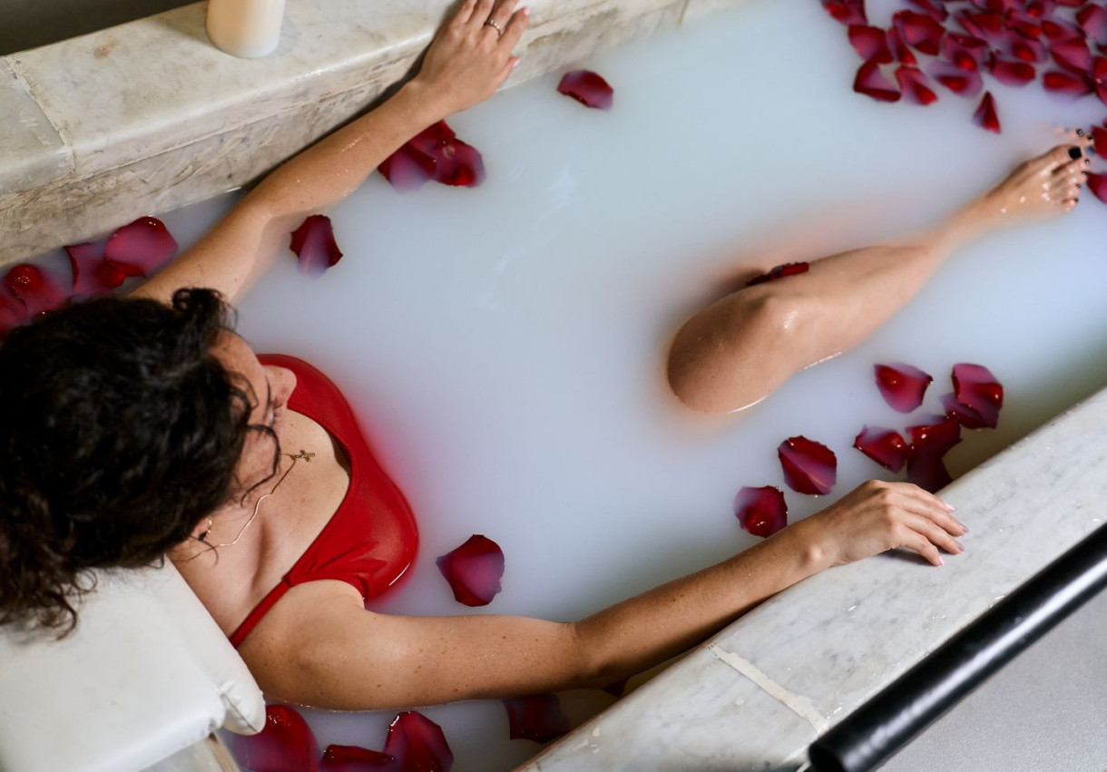 Cleopatra’s Milk Bath - 1609