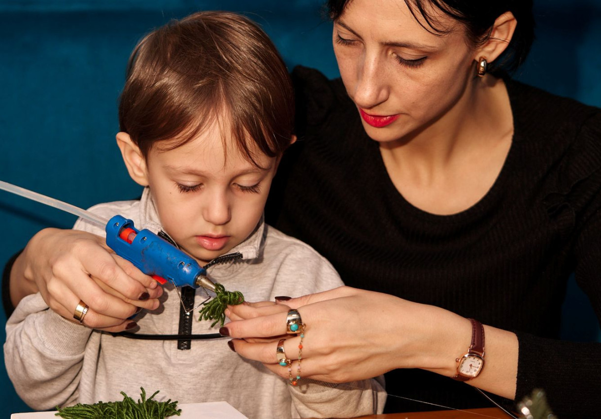 Illuminated Christmas tree panel - 1680