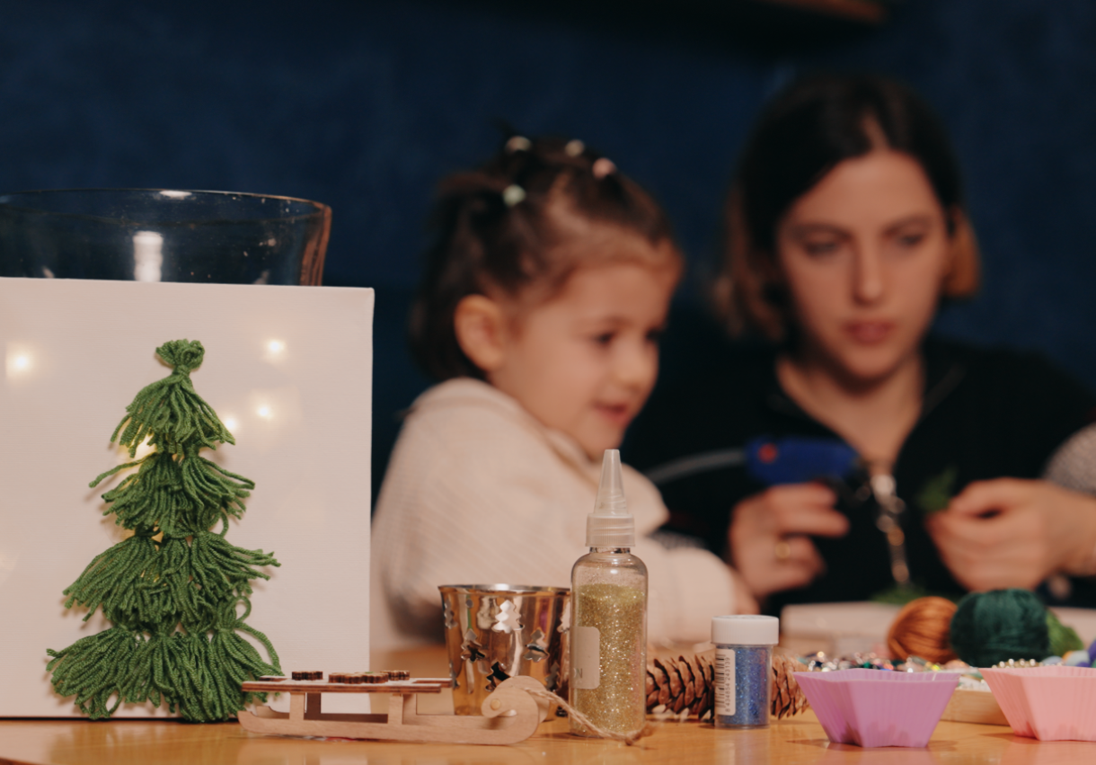 Illuminated Christmas tree panel