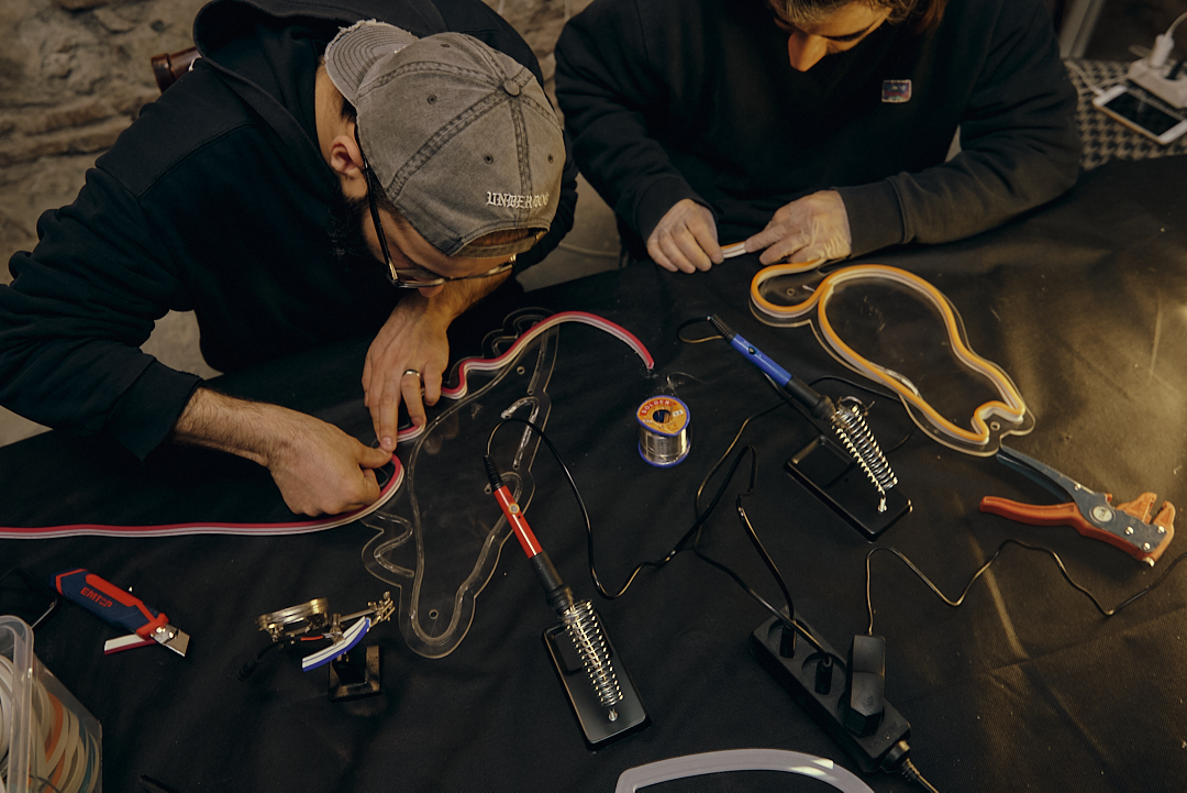 ნეონის სანათის ვორქშოპი - 1705