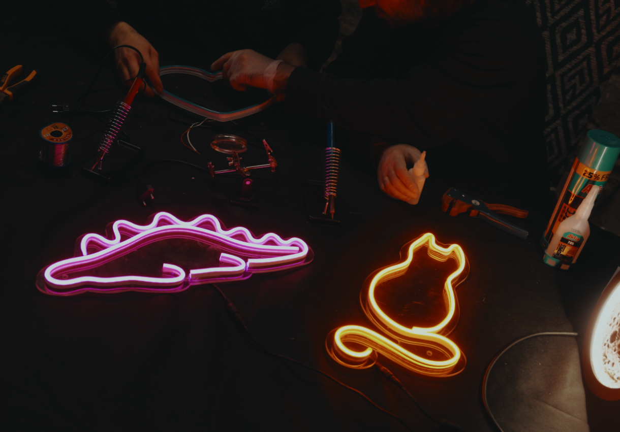 ნეონის სანათის ვორქშოპი - 1709