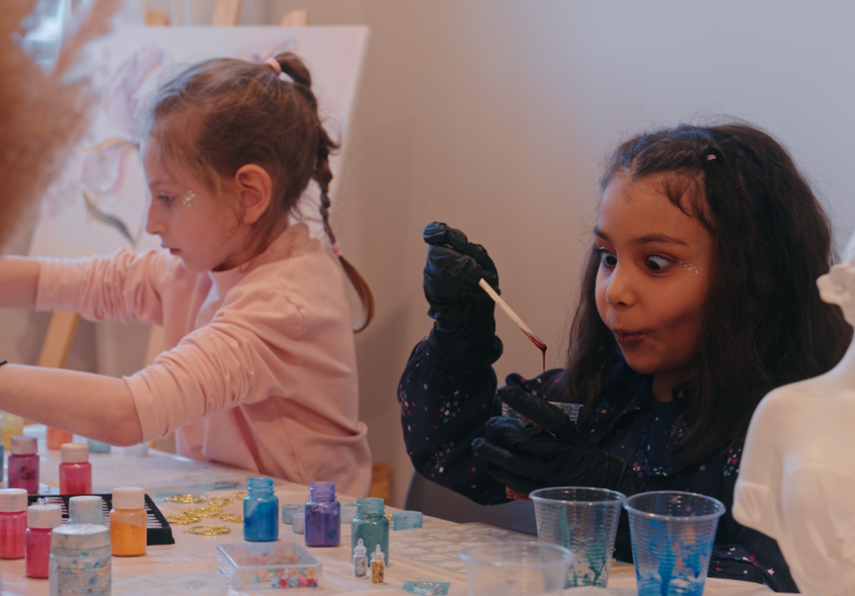 საბავშვო მასტერკლასი „ეპოქსიდის სამკაულები და ფიგურები“