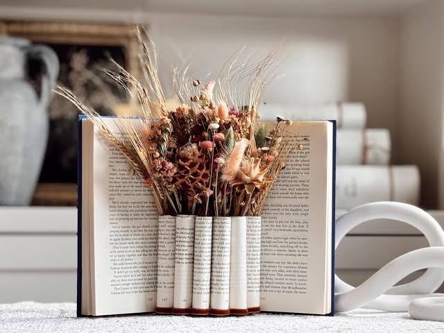 Bouquet in a Book: Vintage Decor - 2189