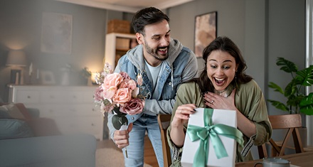 What to Give Your Wife for Her Birthday: Best Ideas | Yolo | Yolo