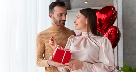 What to Give a Girl for Valentine's Day?