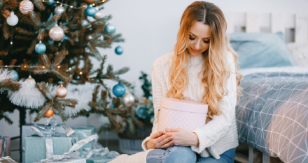 What to give a girl for Christmas?