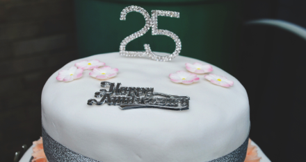 საჩუქრები ვერცხლის ქორწილისთვის: ტრადიციები, სასარგებლო და შთამაგონებელი იდეები